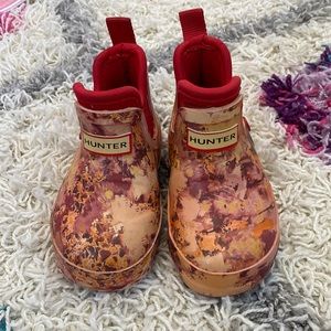 Hunter for Target short red swirl pattern rain boots size 5